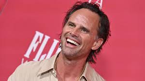 walton sandy goggins life